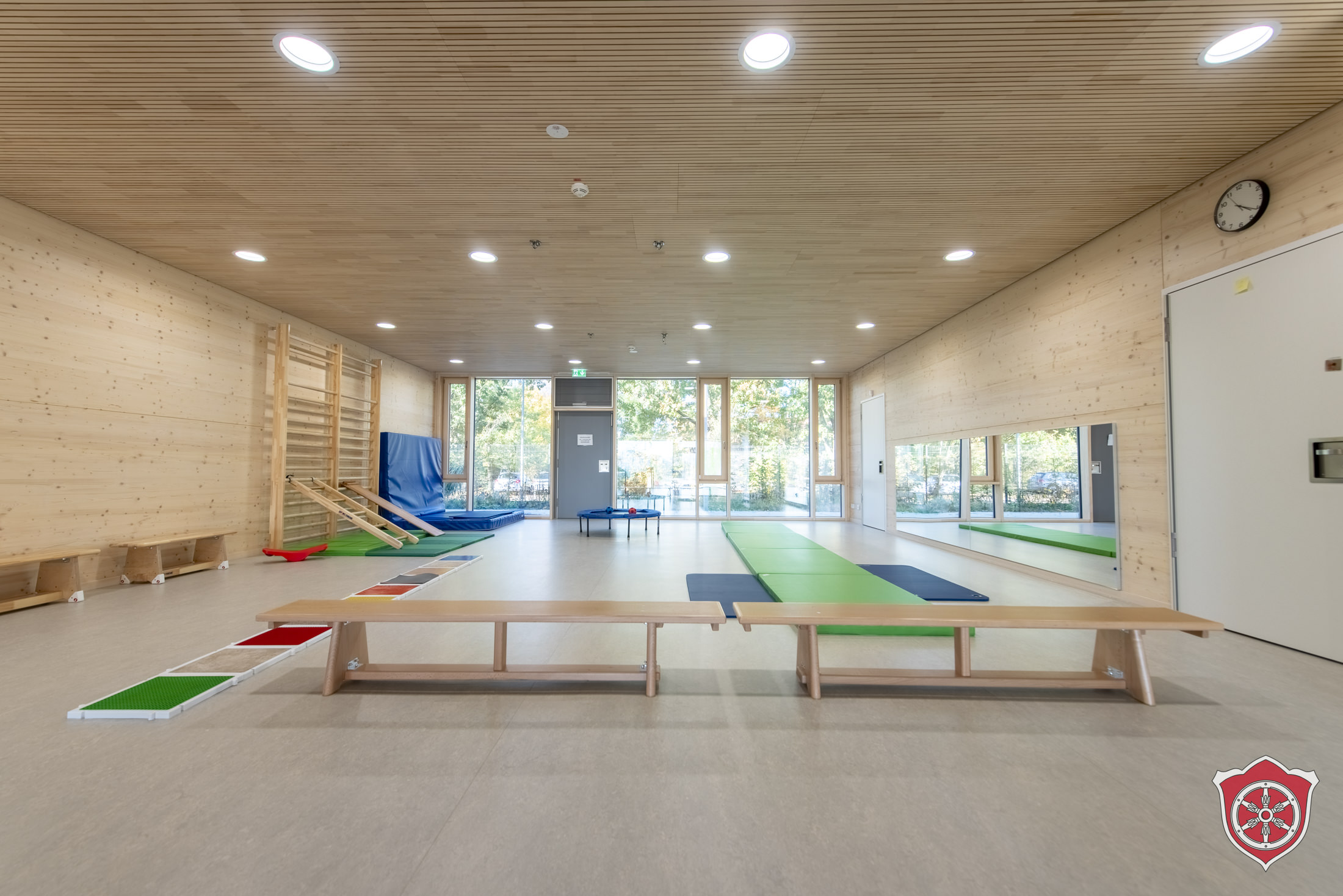 Der Bewegungsraum zeigt eine Bewegungslandschaft aus unterschiedlichen Materialien.